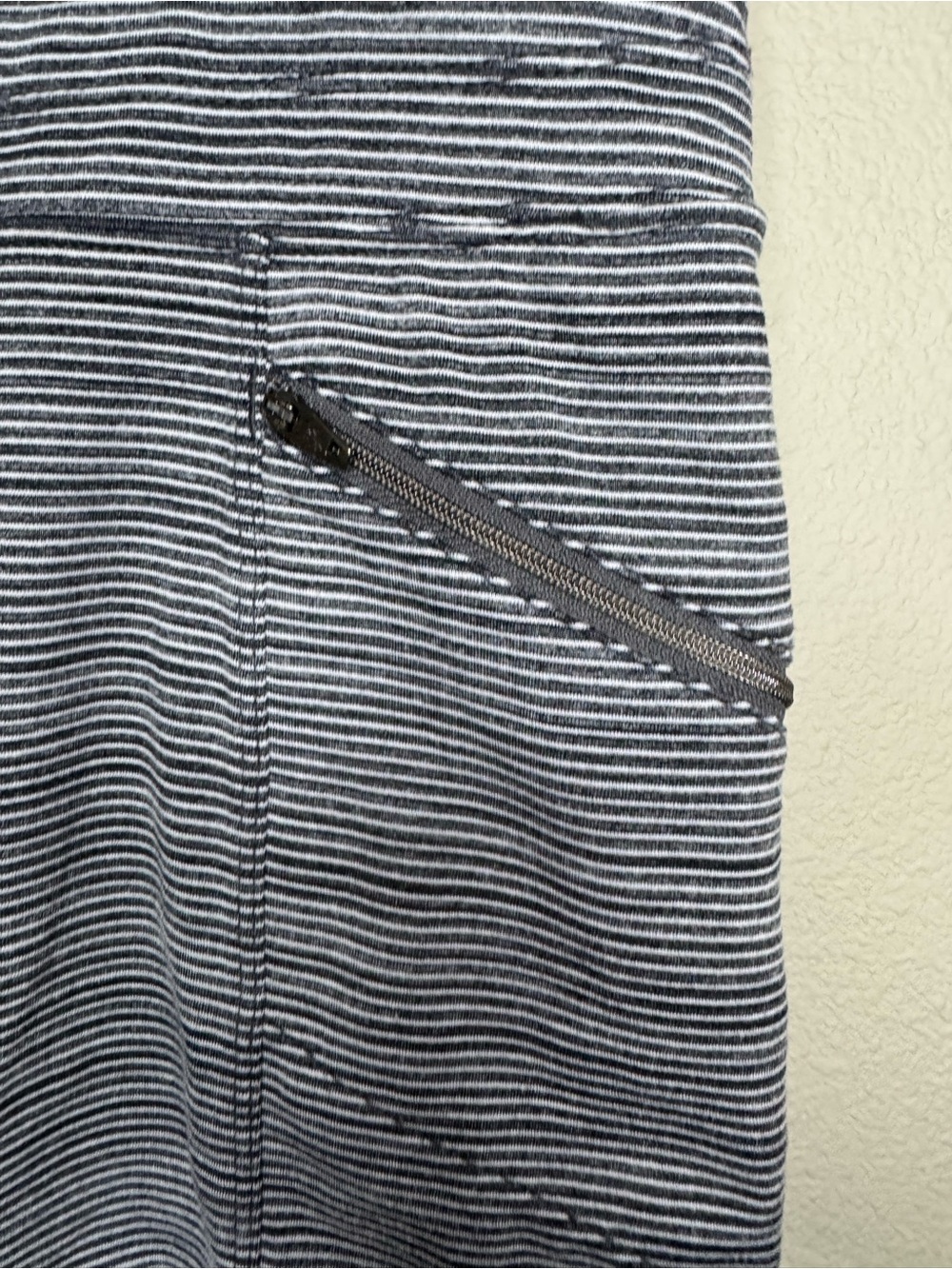 Athleta Gray White Striped Athletic Skort Built In Shorts Zip Pockets Size M - Picture 3 of 7